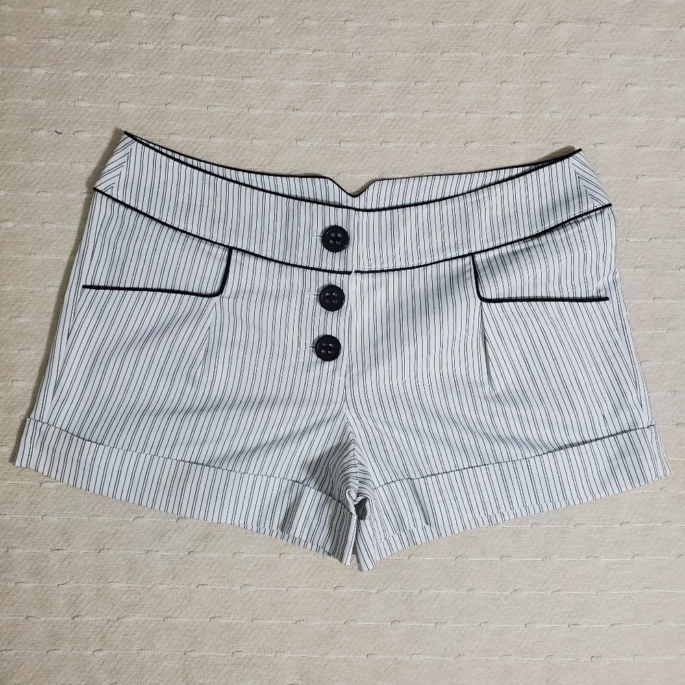 Yank Women's‎ Striped Shorts. Size: 34C